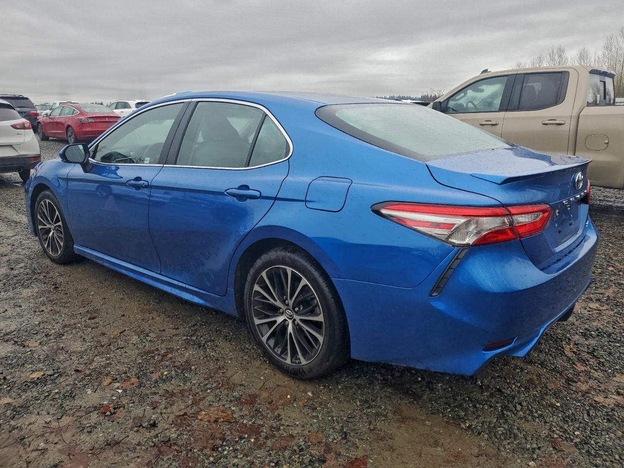 2018 TOYOTA CAMRY L photo 2
