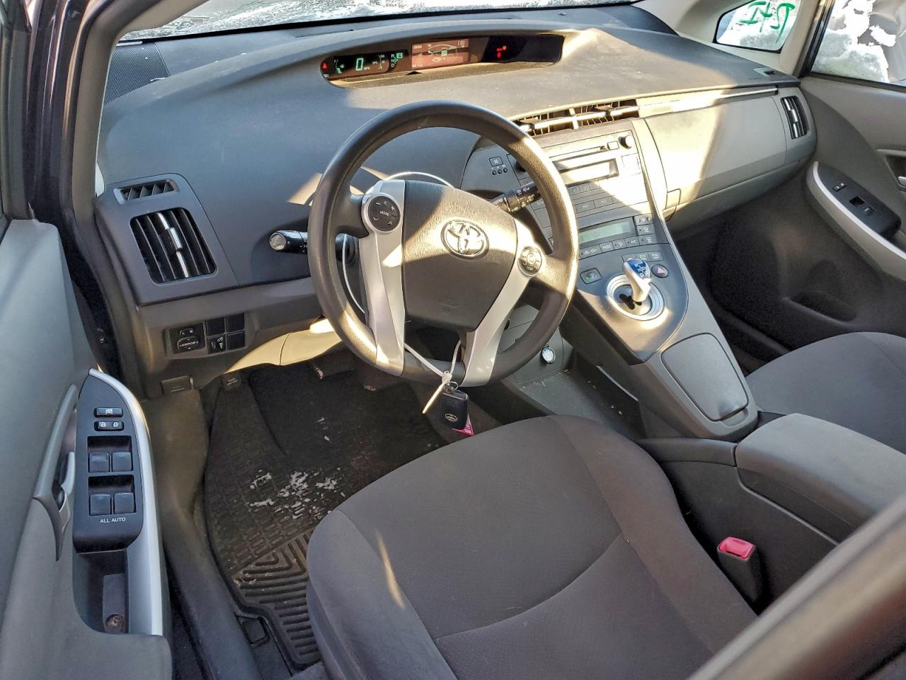 2011 TOYOTA PRIUS photo 8