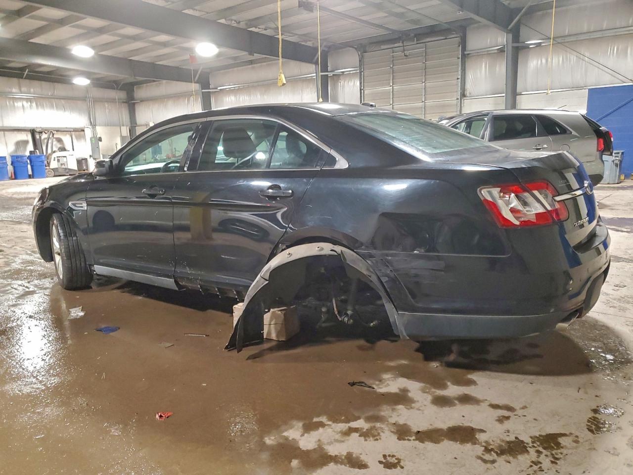 2011 FORD TAURUS SEL photo 2