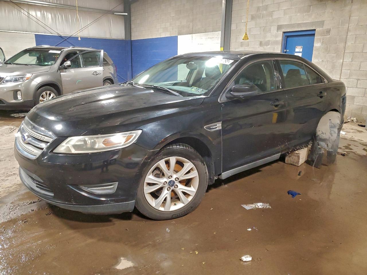 2011 FORD TAURUS