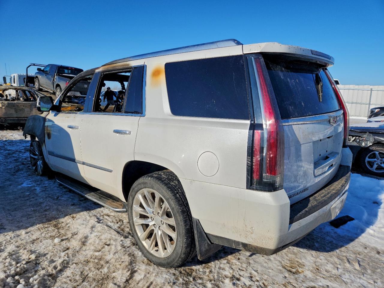 2019 CADILLAC ESCALADE LUXURY photo 2