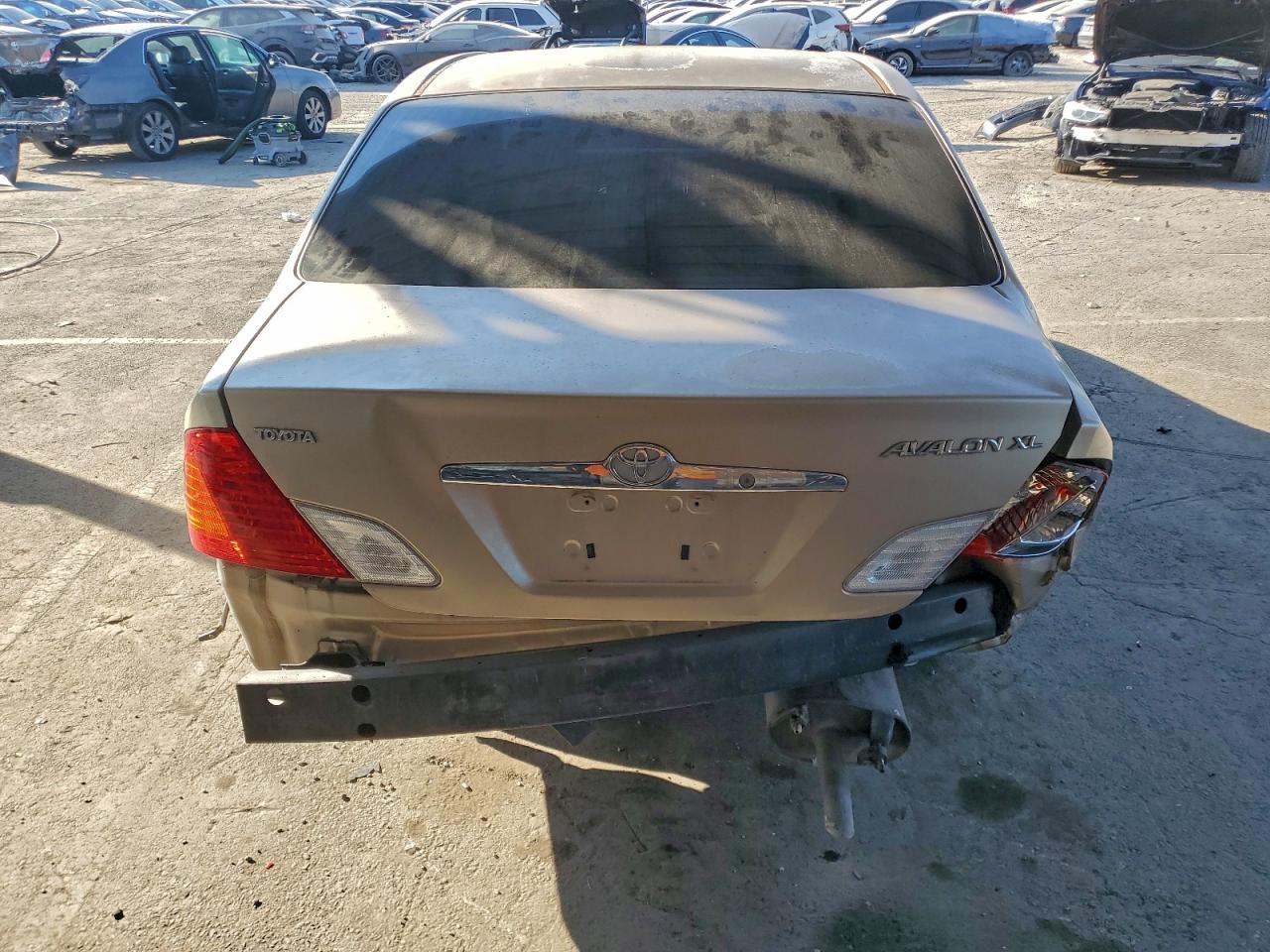2002 TOYOTA AVALON XL photo 6