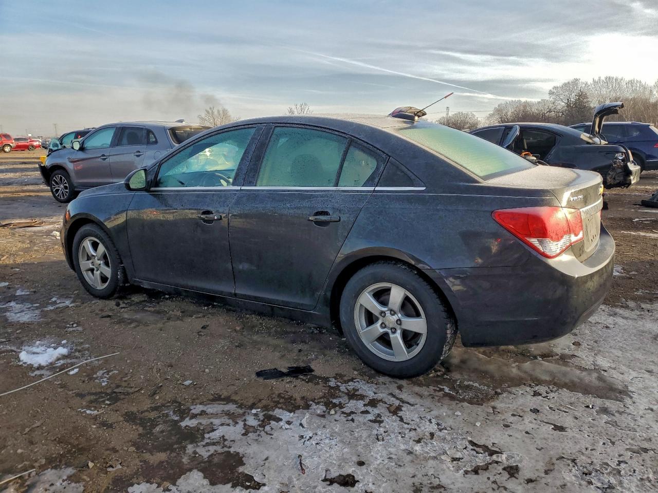 2015 CHEVROLET CRUZE LT photo 2