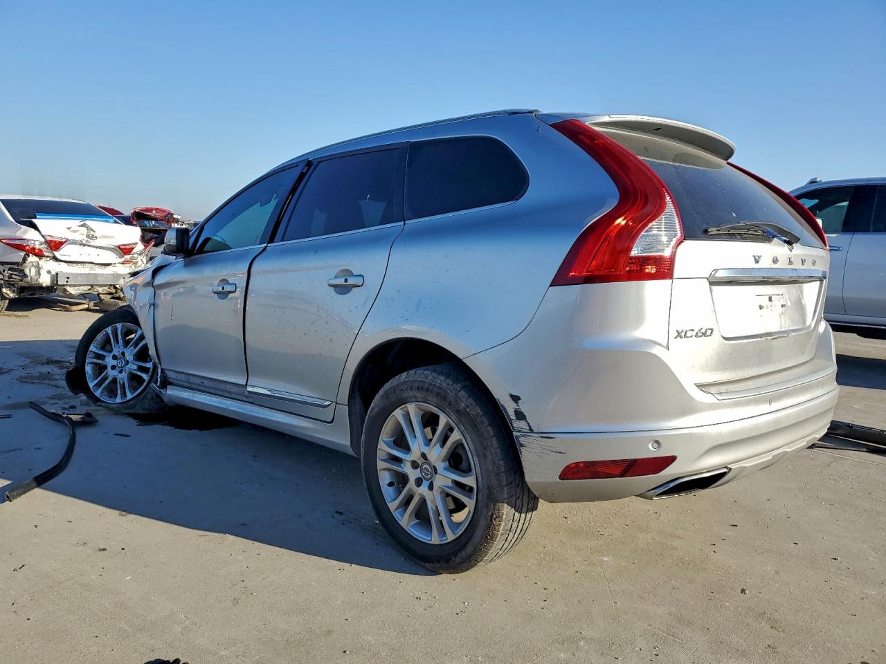 2016 VOLVO XC60 T5 PREMIER photo 2