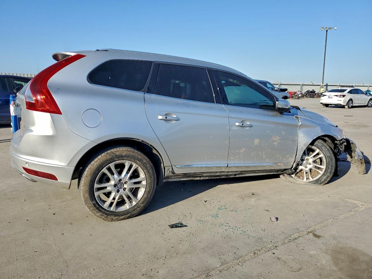 2016 VOLVO XC60 T5 PREMIER photo 3