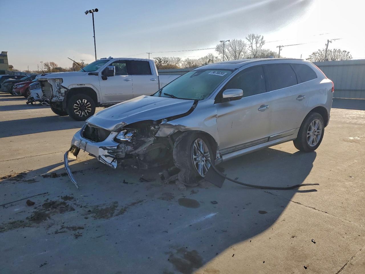 2016 VOLVO XC60 T5 PREMIER — SIDE damage — photo 1