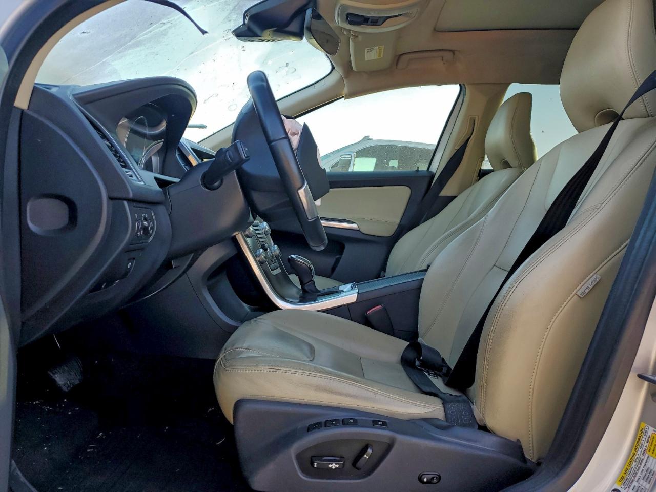 2016 VOLVO XC60 T5 PREMIER photo 7