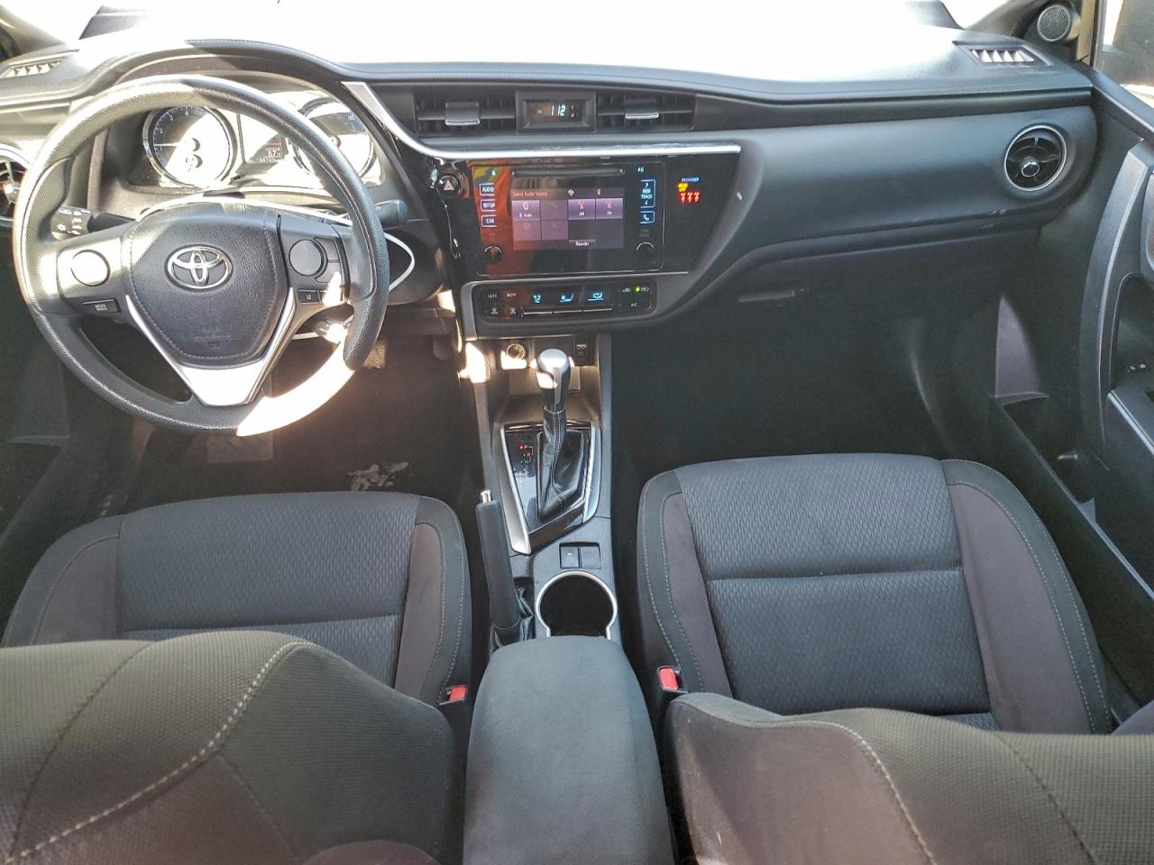 2018 TOYOTA COROLLA L photo 8