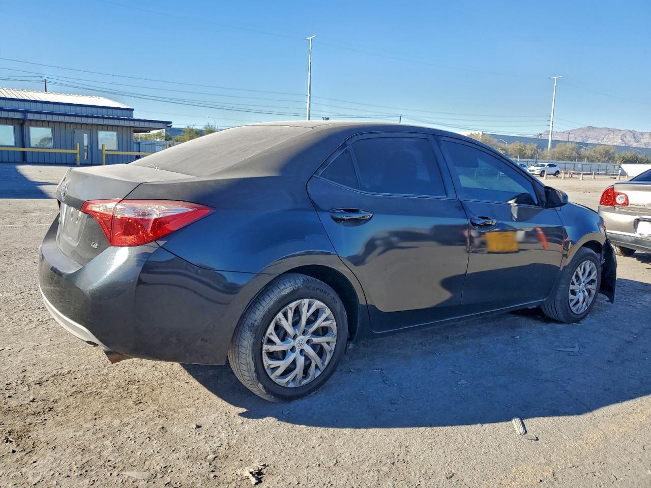 2018 TOYOTA COROLLA L photo 3