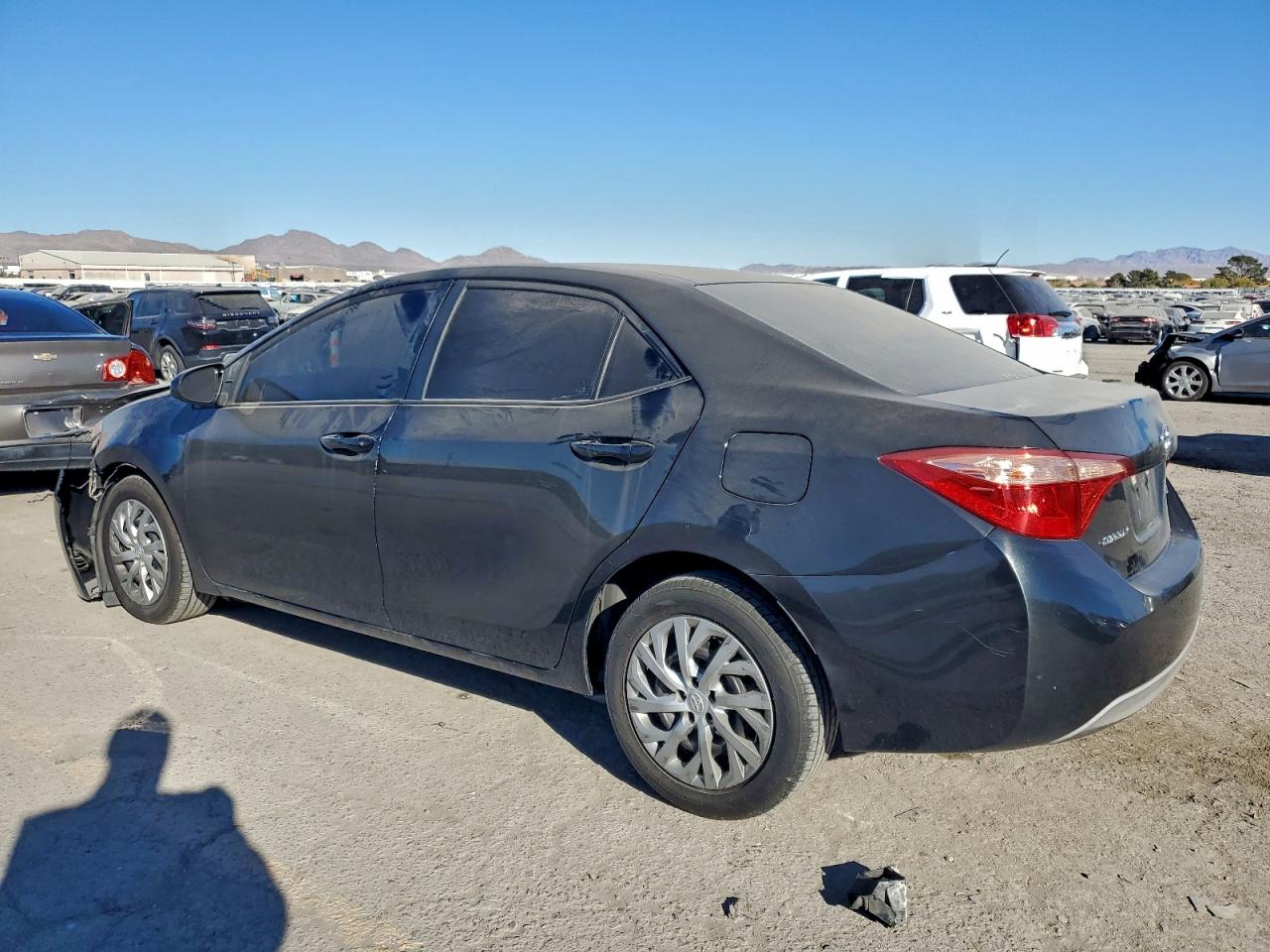 2018 TOYOTA COROLLA L photo 2