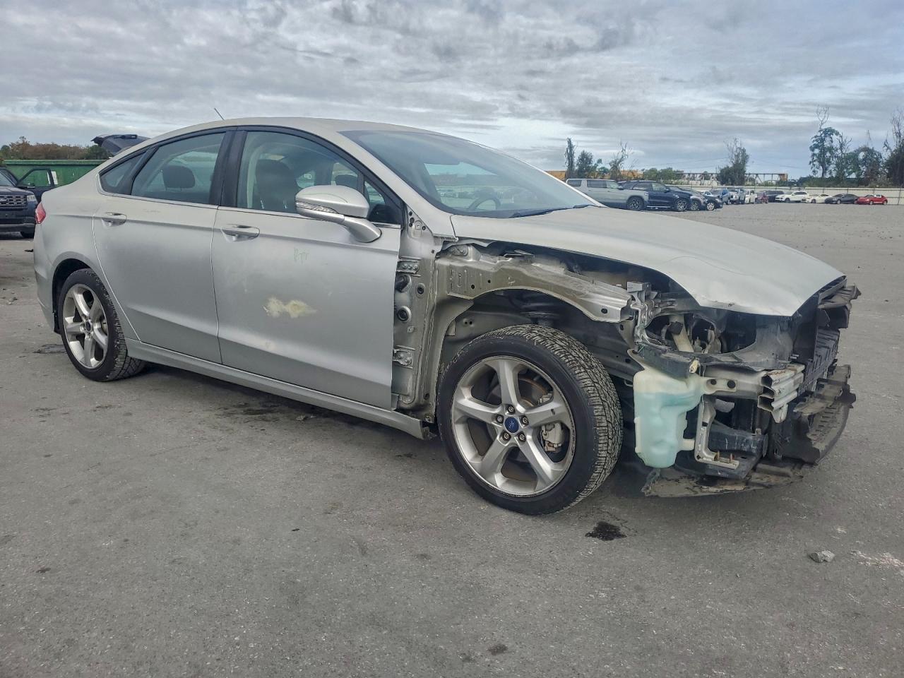 2014 FORD FUSION SE photo 4