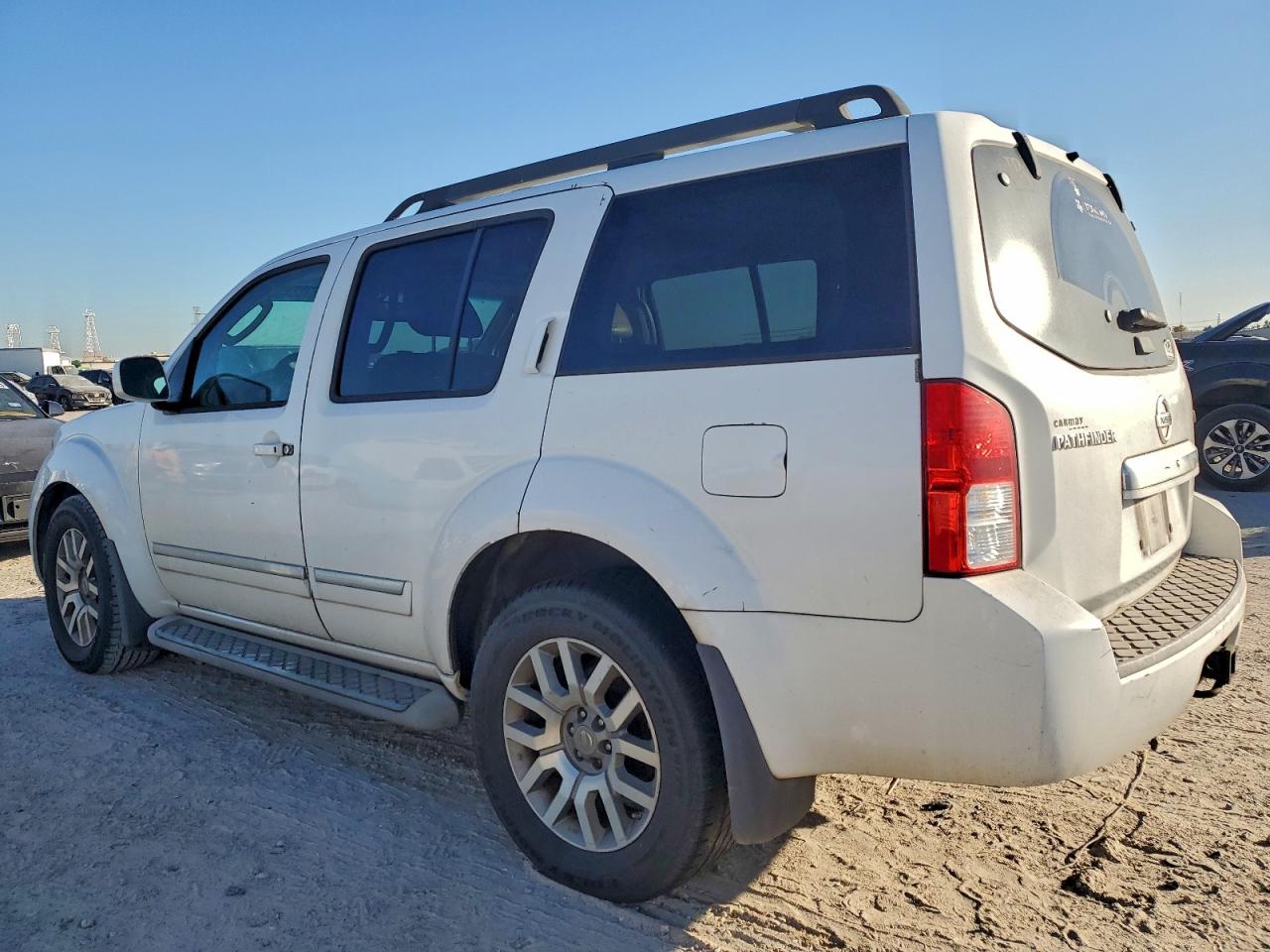 2010 NISSAN PATHFINDER S photo 2