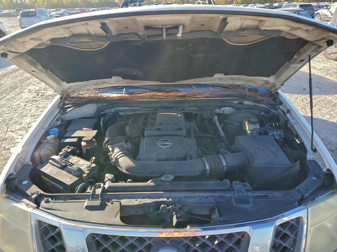 2010 NISSAN PATHFINDER S photo 11