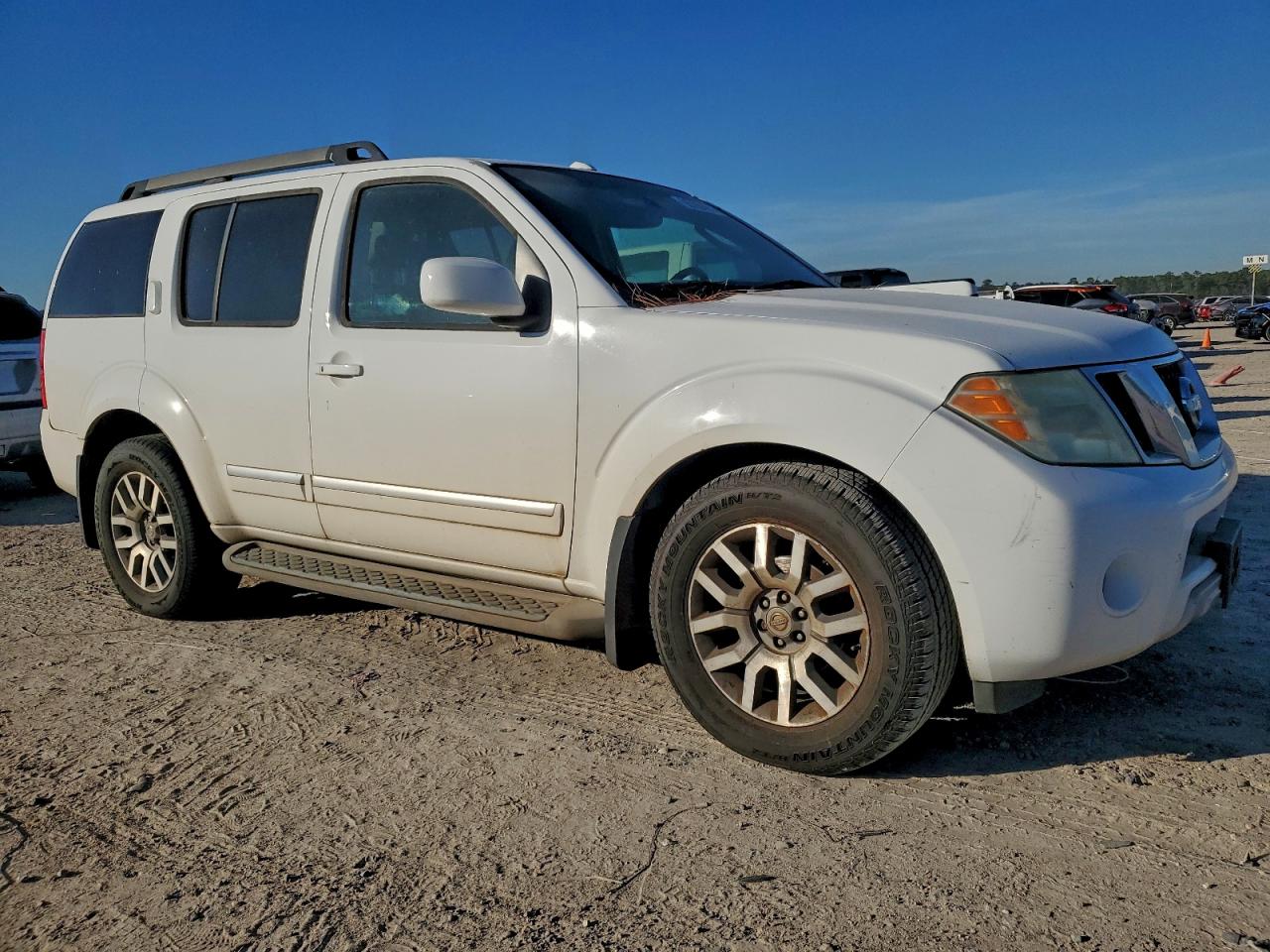 2010 NISSAN PATHFINDER S photo 4