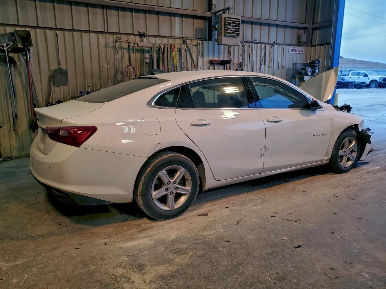 2022 CHEVROLET MALIBU LS photo 3