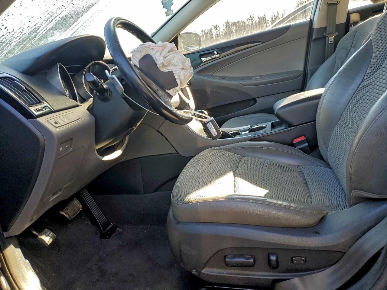 2014 HYUNDAI SONATA SE photo 19