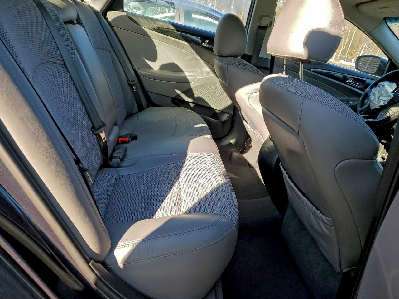 2014 HYUNDAI SONATA SE photo 28