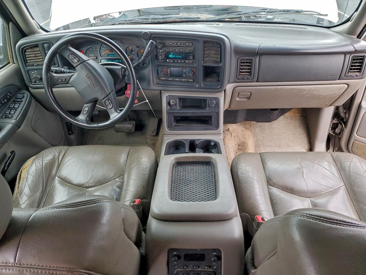 2003 GMC YUKON photo 8
