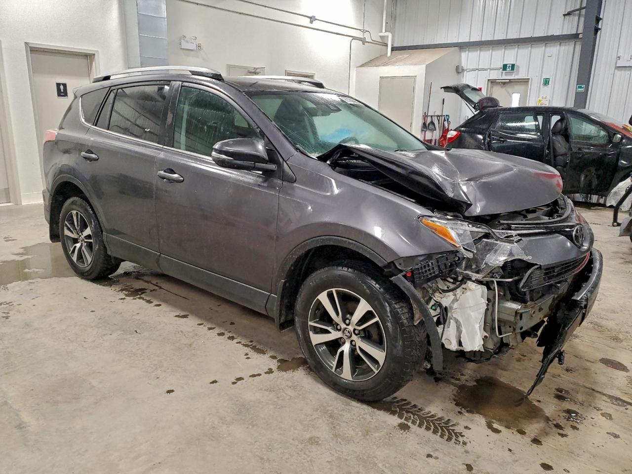 2018 TOYOTA RAV4 LE photo 4