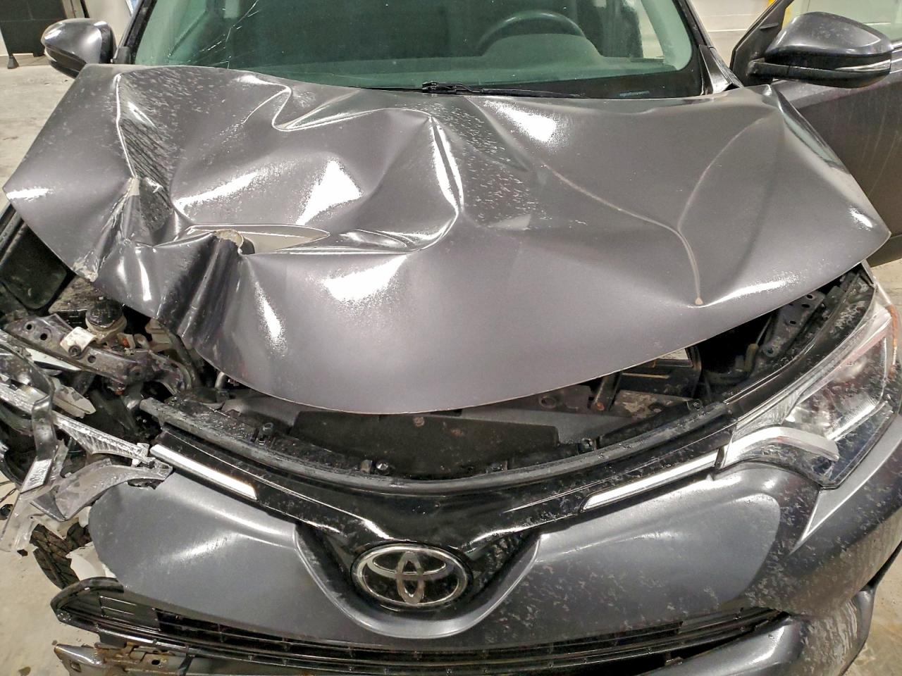 2018 TOYOTA RAV4 LE photo 12