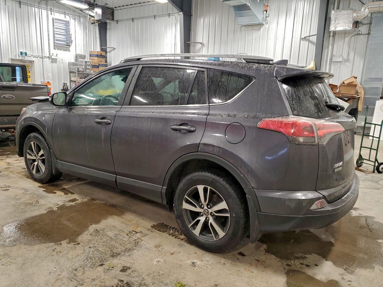 2018 TOYOTA RAV4 LE photo 2
