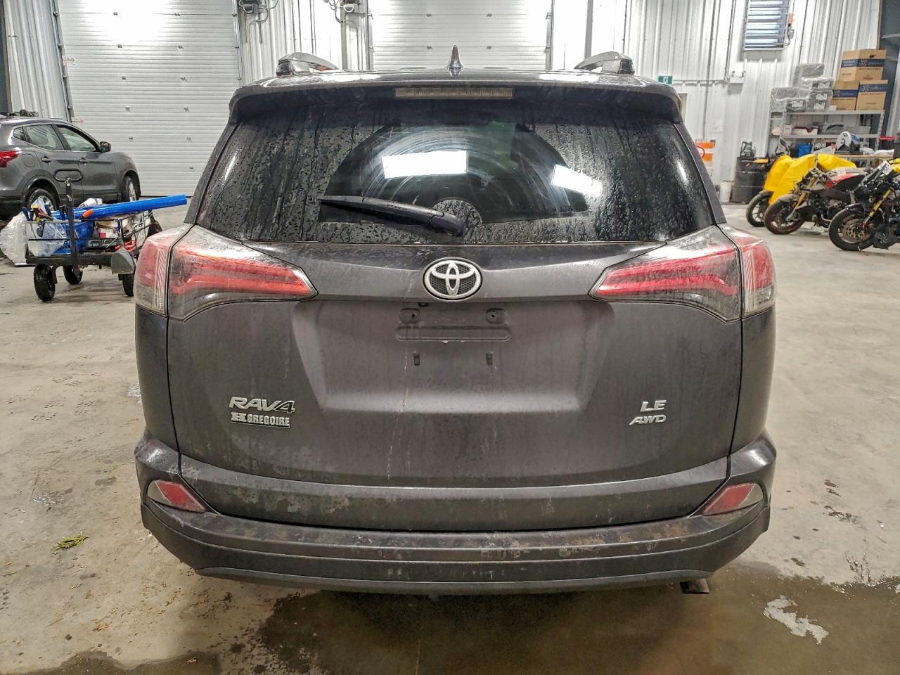 2018 TOYOTA RAV4 LE photo 6