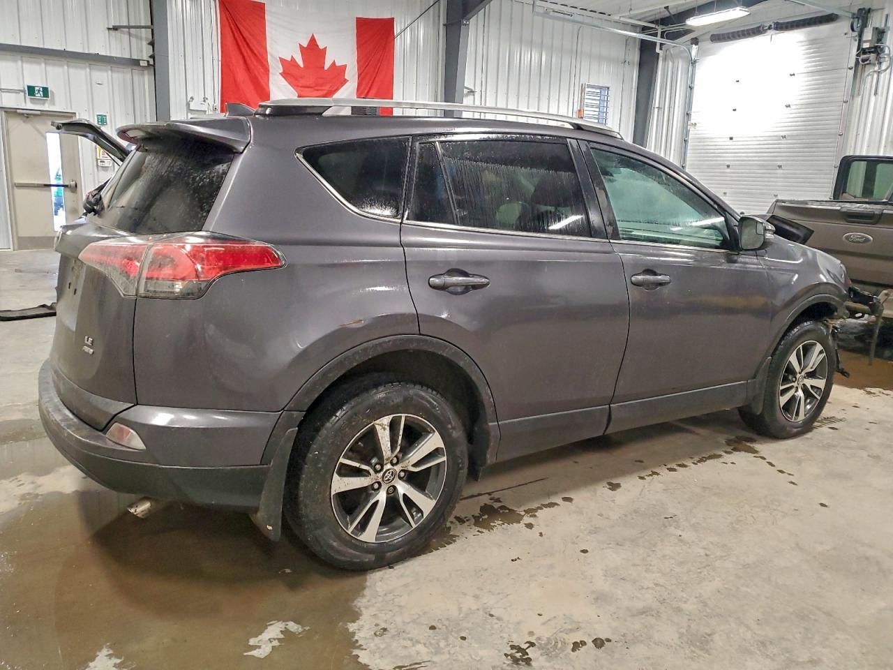 2018 TOYOTA RAV4 LE photo 3