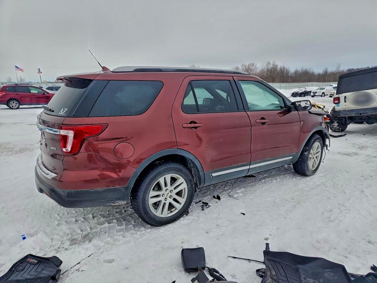 2018 FORD EXPLORER XLT photo 3
