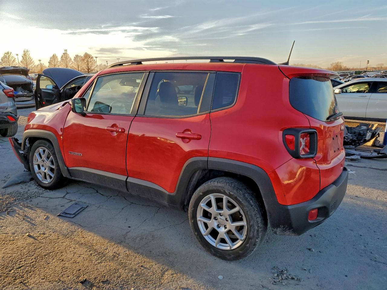 2020 JEEP RENEGADE LATITUDE photo 2