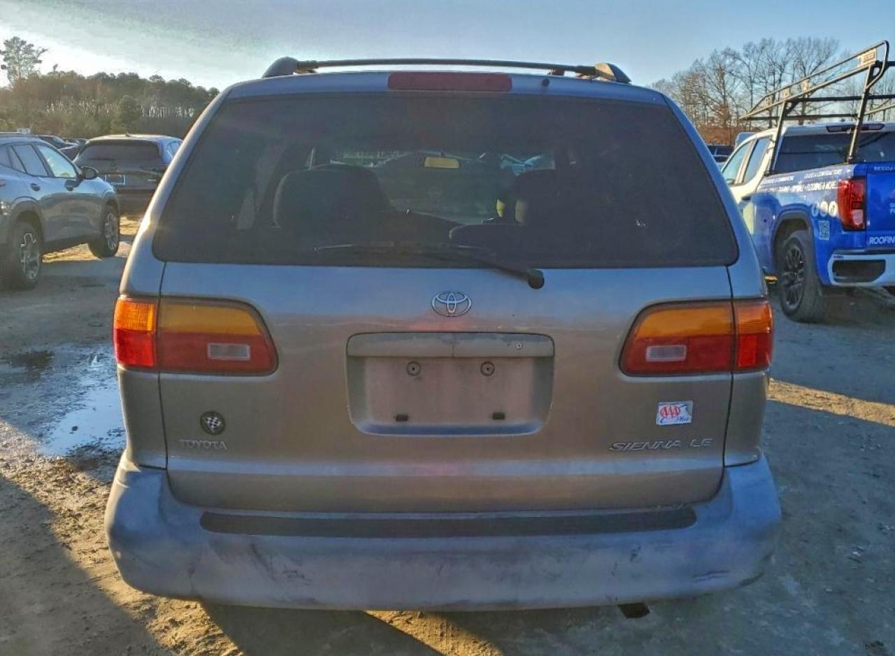 1999 TOYOTA SIENNA LE photo 11