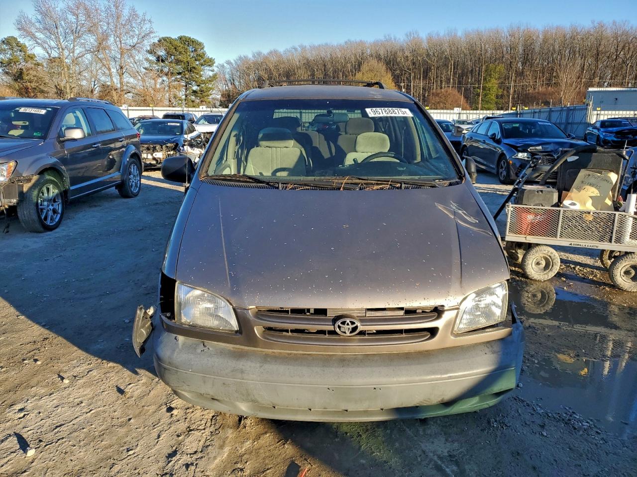1999 TOYOTA SIENNA LE photo 9