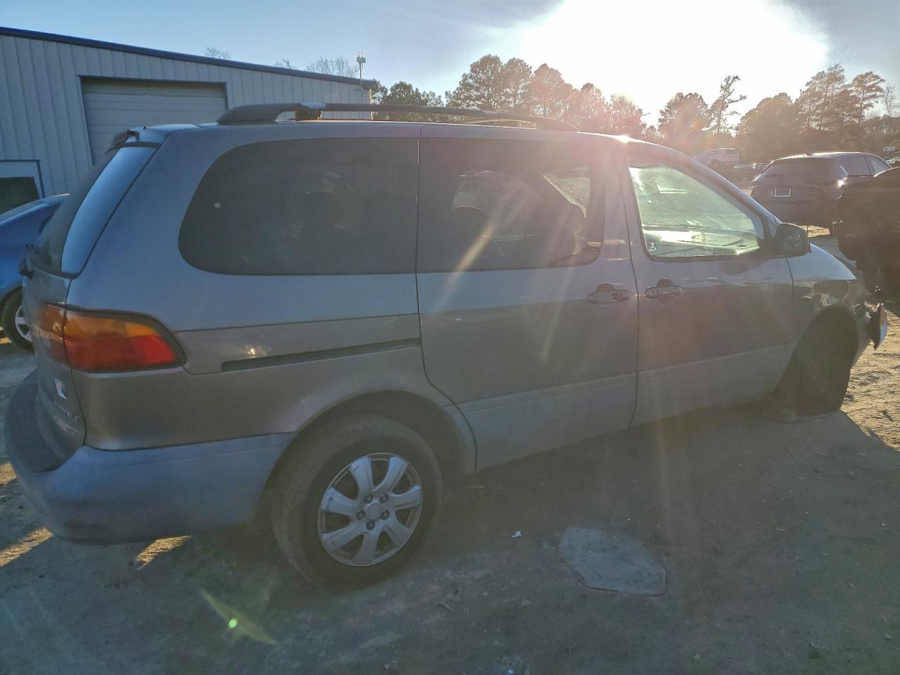 1999 TOYOTA SIENNA LE photo 5