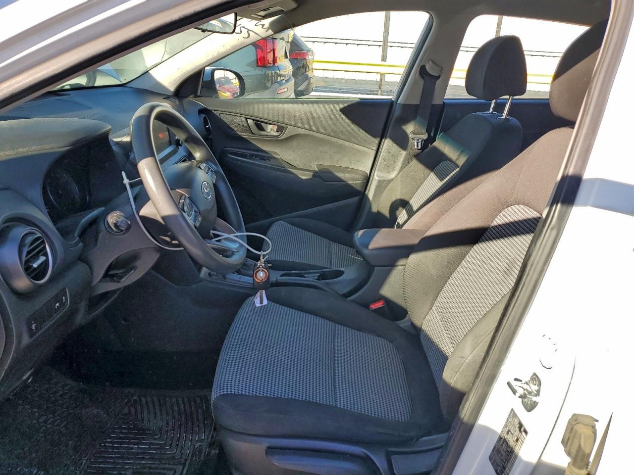 2020 HYUNDAI KONA SE photo 19