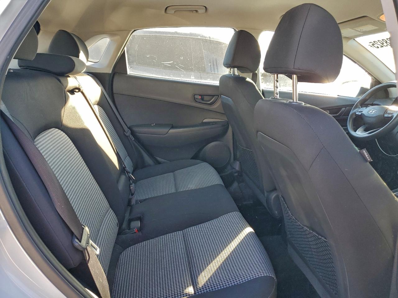 2020 HYUNDAI KONA SE photo 28