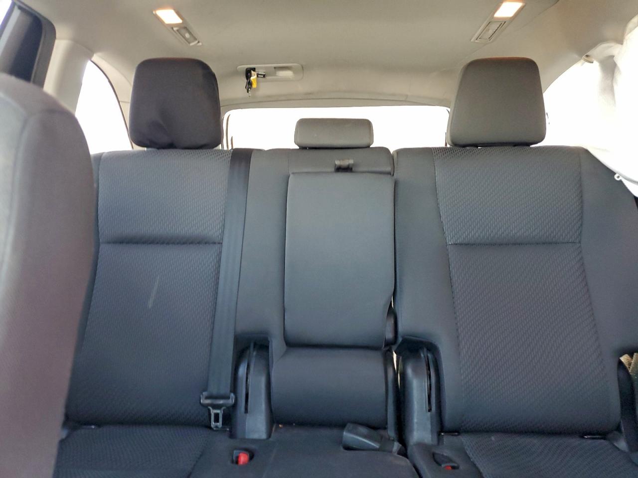 2017 TOYOTA HIGHLANDER LE photo 19