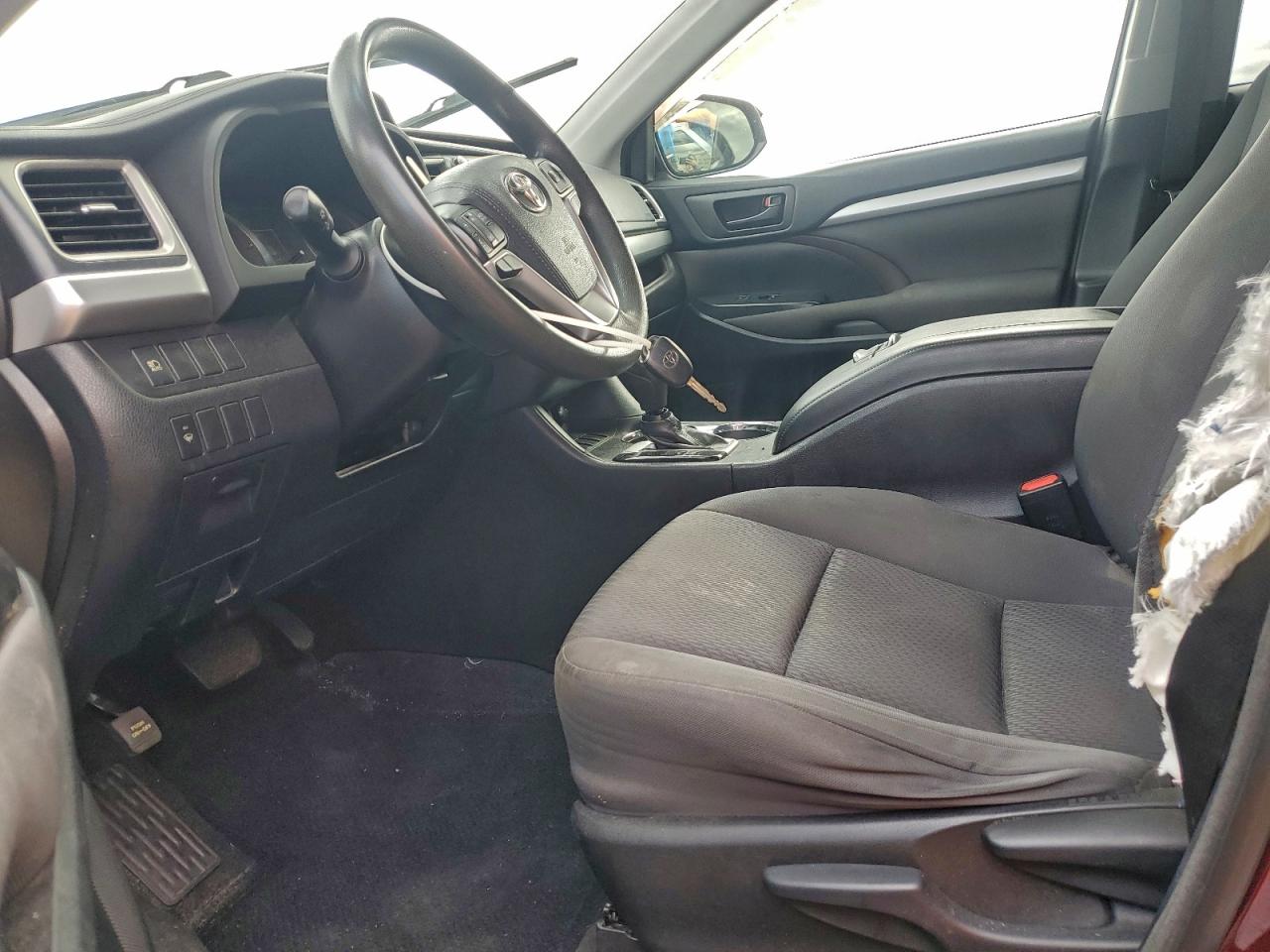 2017 TOYOTA HIGHLANDER LE photo 13