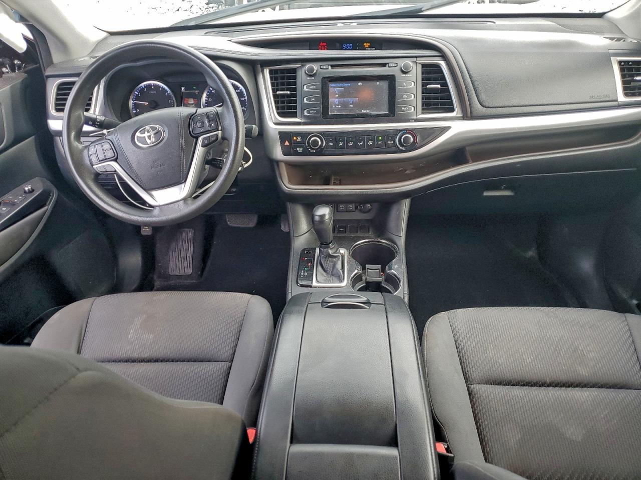 2017 TOYOTA HIGHLANDER LE photo 15