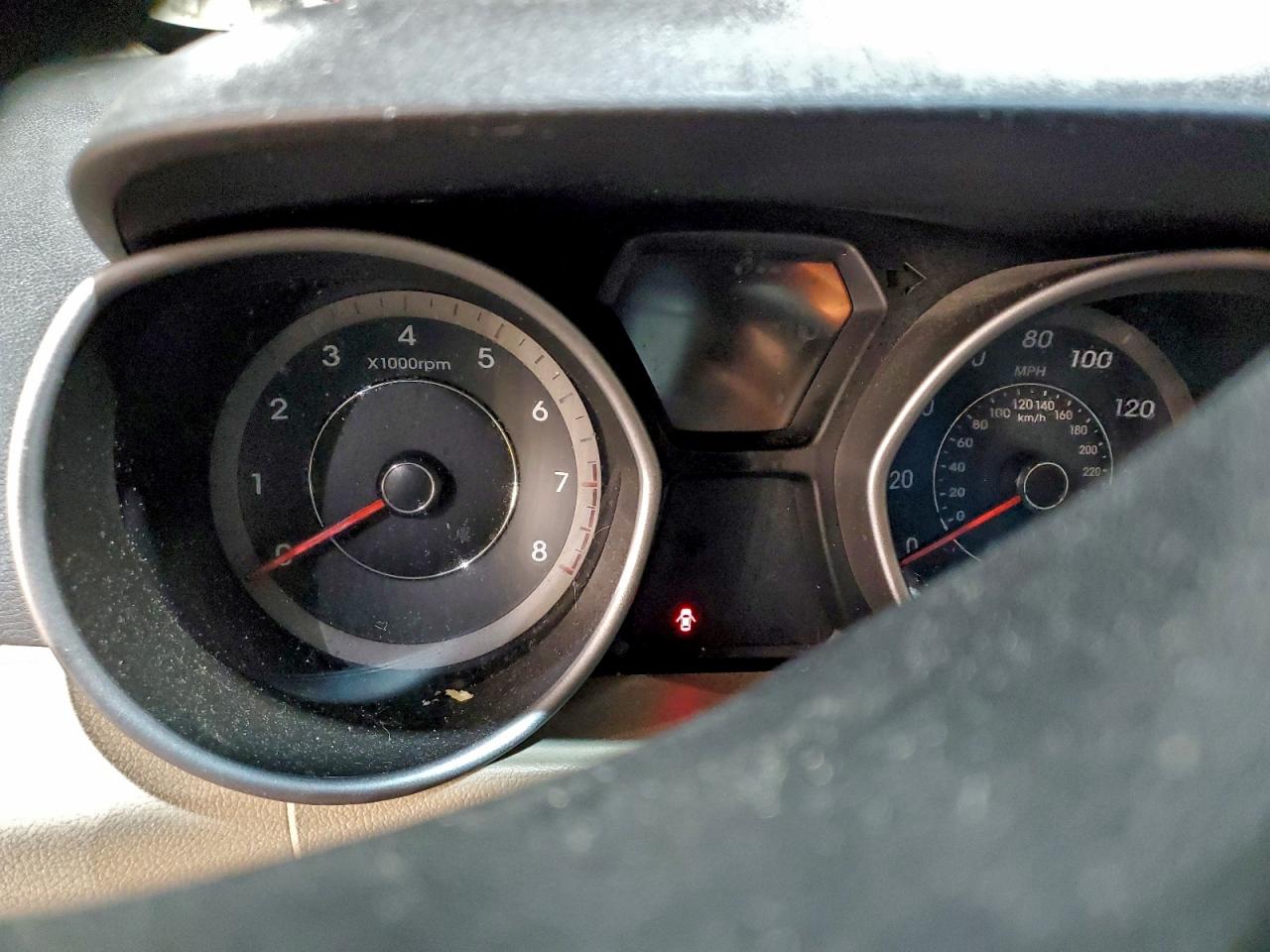2015 HYUNDAI ELANTRA SE photo 9