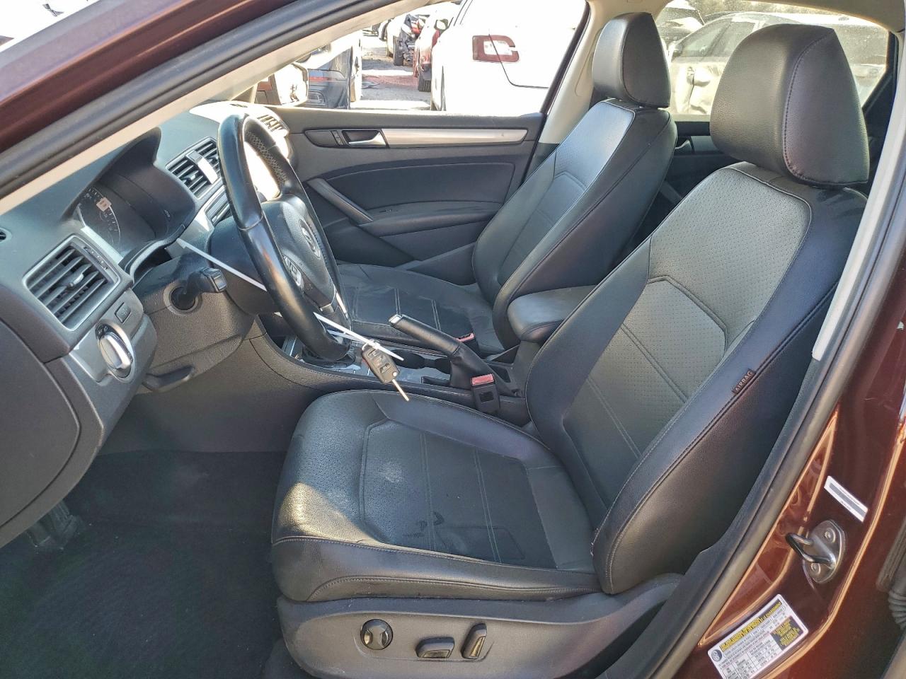 2014 VOLKSWAGEN PASSAT S photo 7