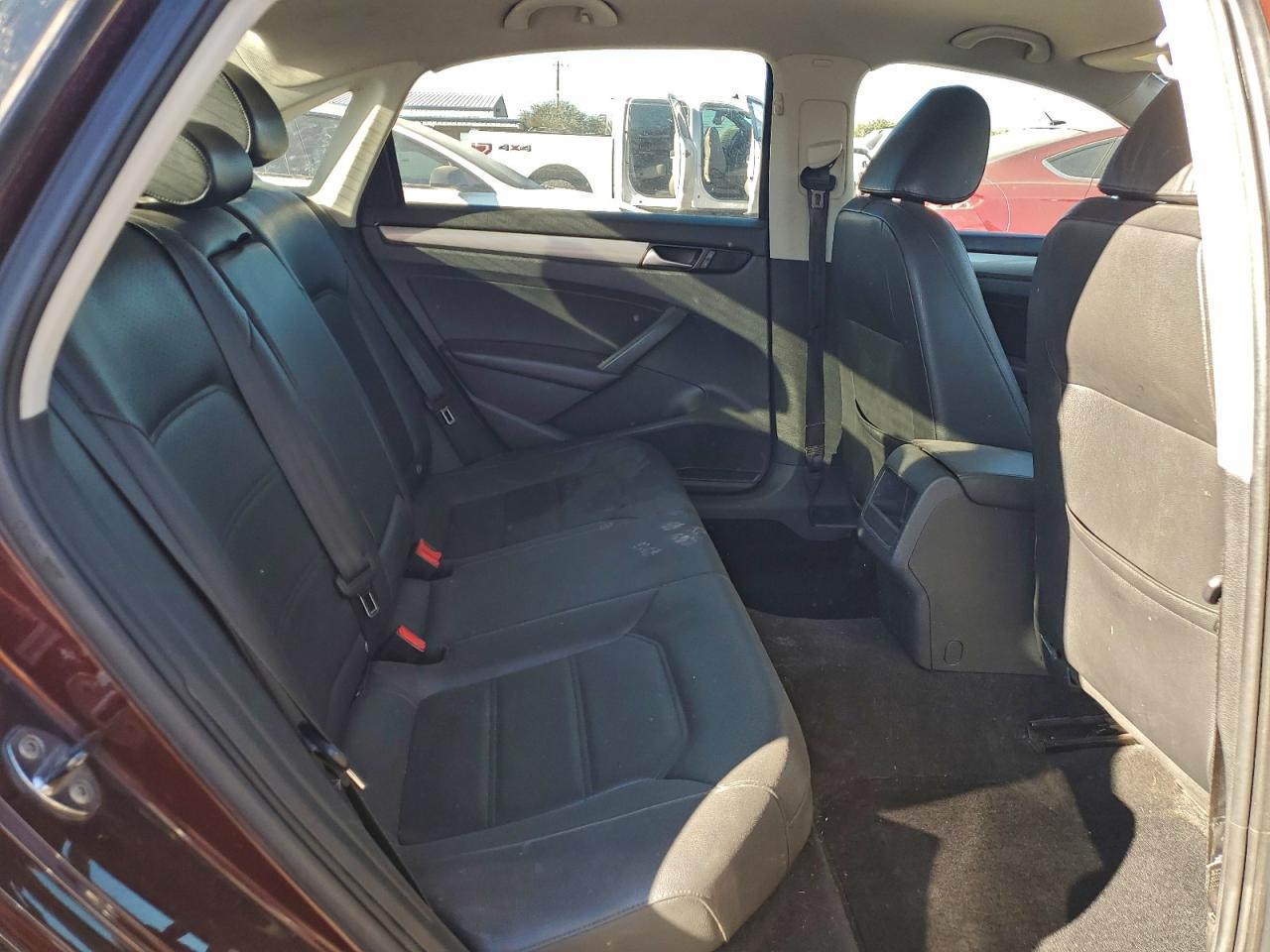 2014 VOLKSWAGEN PASSAT S photo 10