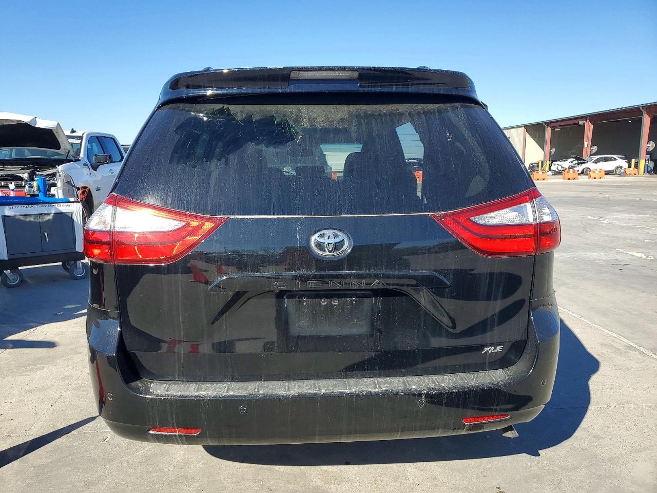 2016 TOYOTA SIENNA XLE 8-PASSENGER photo 6