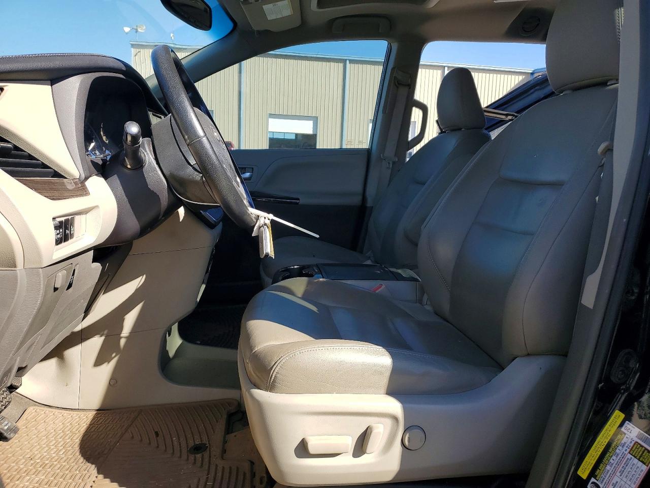 2016 TOYOTA SIENNA XLE 8-PASSENGER photo 7