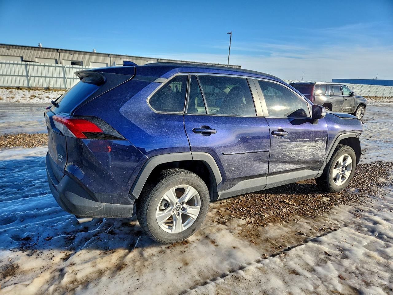 2021 TOYOTA RAV4 XLE photo 3