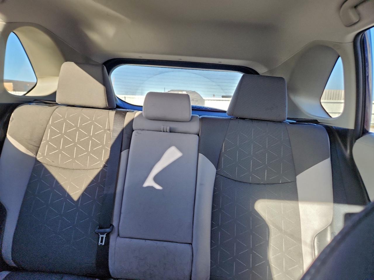 2021 TOYOTA RAV4 XLE photo 10