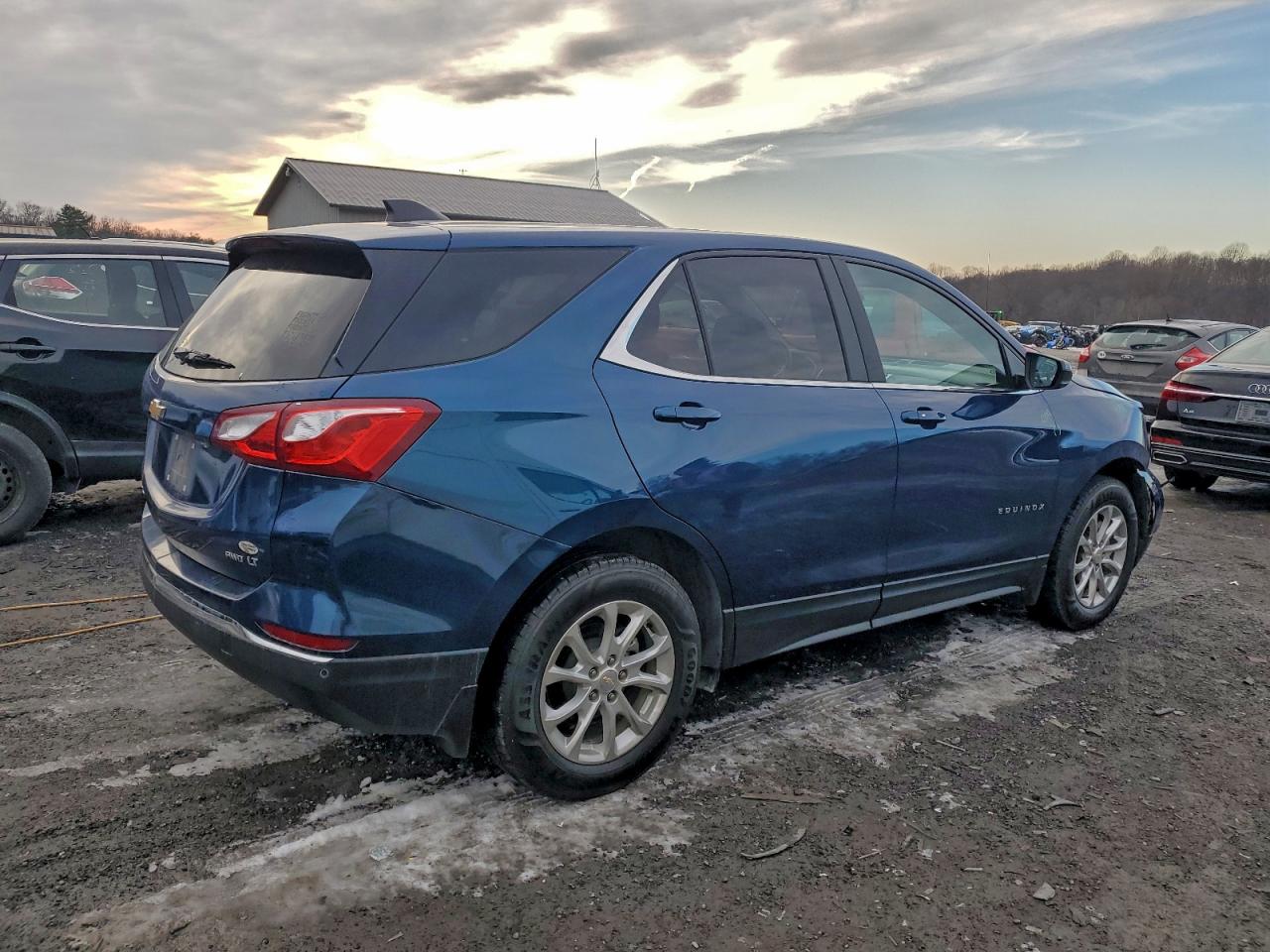 2021 CHEVROLET EQUINOX LT photo 3