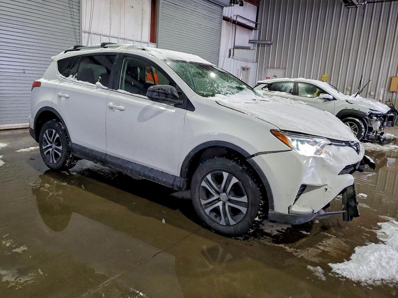 2017 TOYOTA RAV4 LE photo 4
