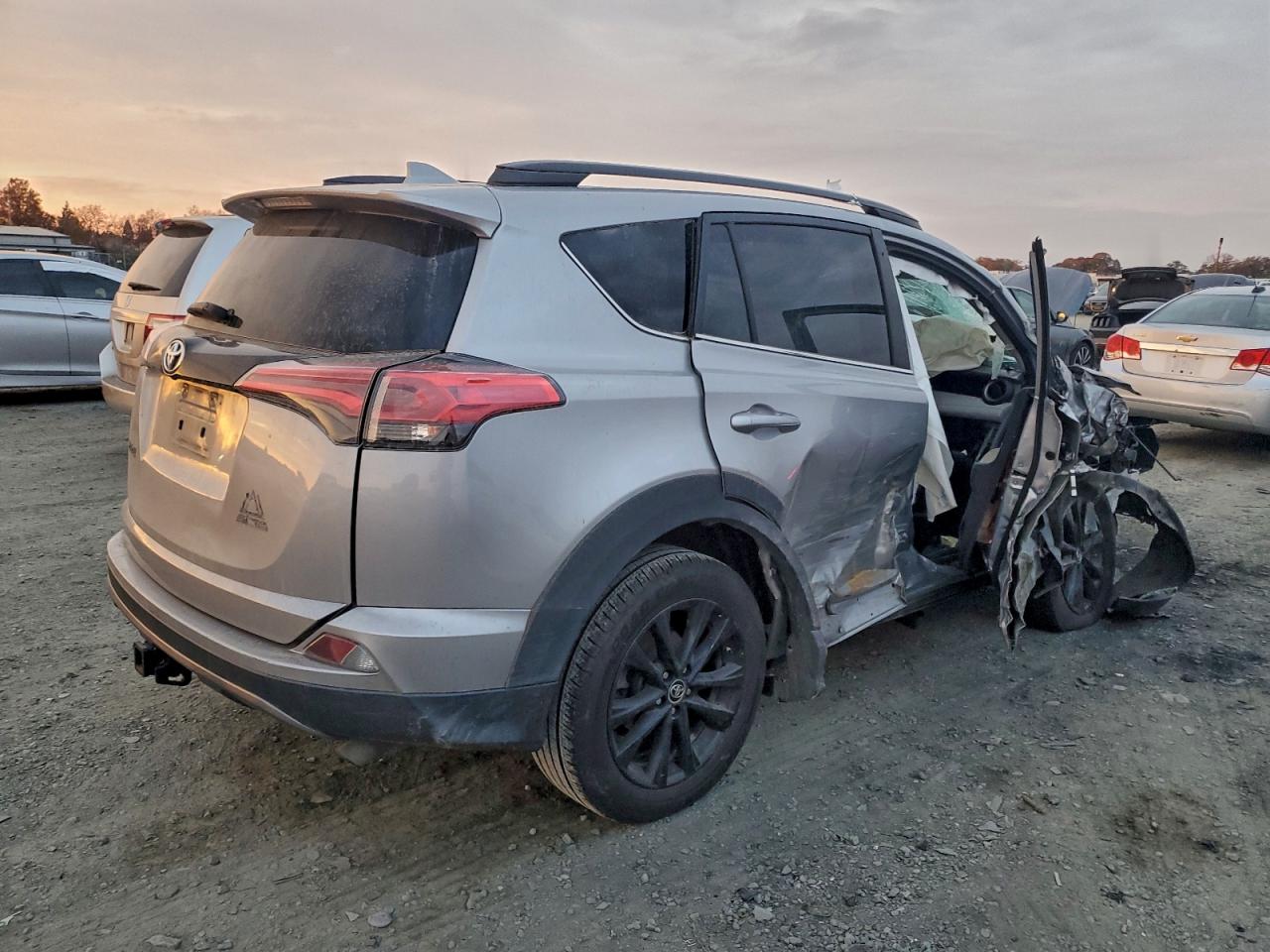 2018 TOYOTA RAV4 ADVENTURE photo 3