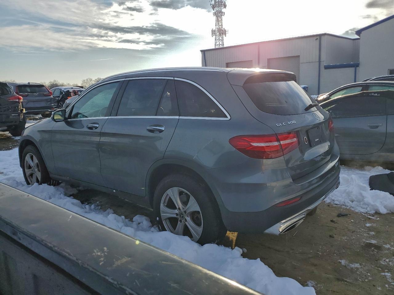 2018 MERCEDES-BENZ GLC 300 4MATIC photo 2