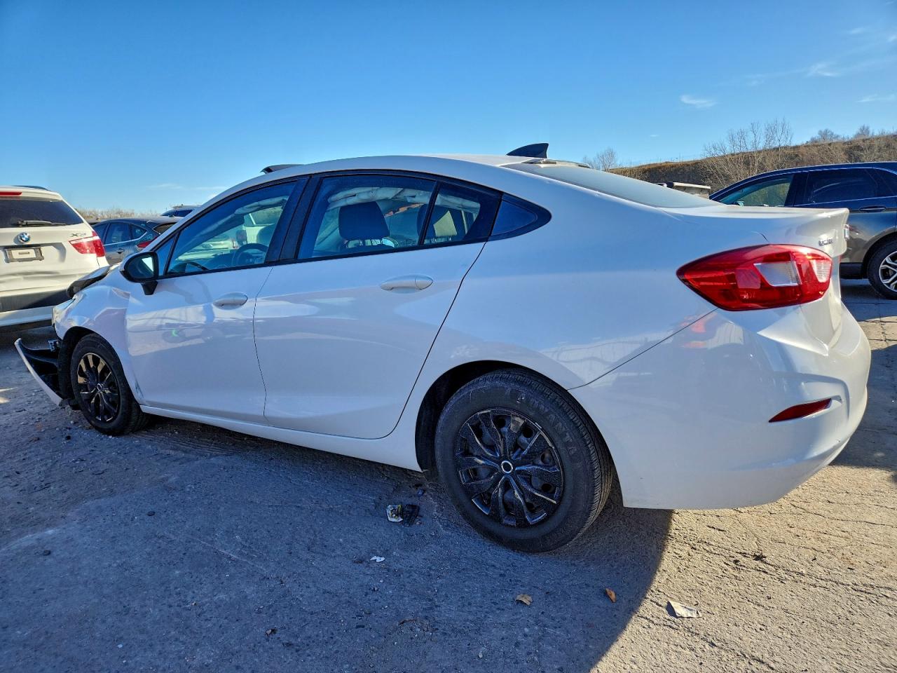 2017 CHEVROLET CRUZE LS photo 2
