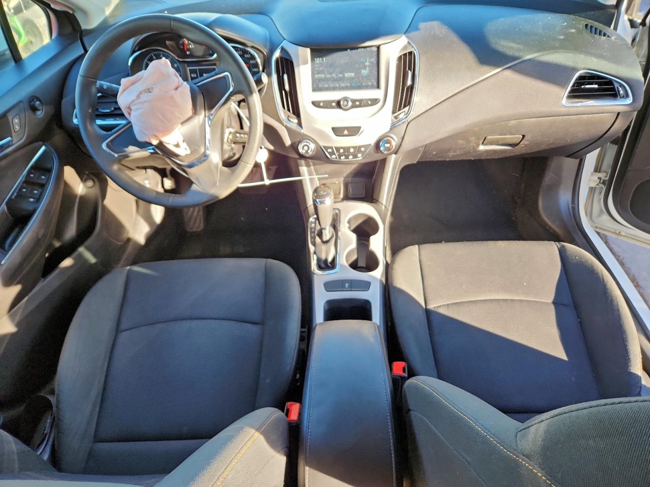 2017 CHEVROLET CRUZE LS photo 8